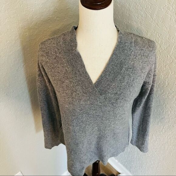Benedetta B Merino Wool & Cashmere Italian V-Neck Sweater, Gray, Size Medium - Picture 6 of 12